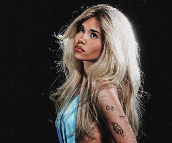 Nessa Barrett - Woensdag 11...